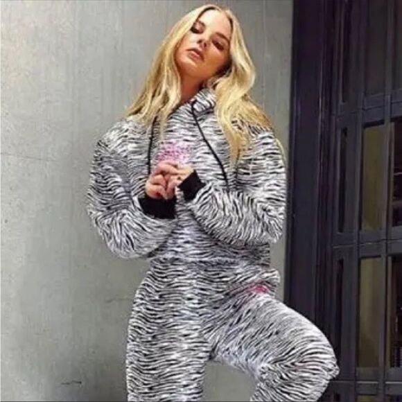 IAMGIA I AM GIA Axel zebra print cropped hoodie y2k style - Picture 3 of 10